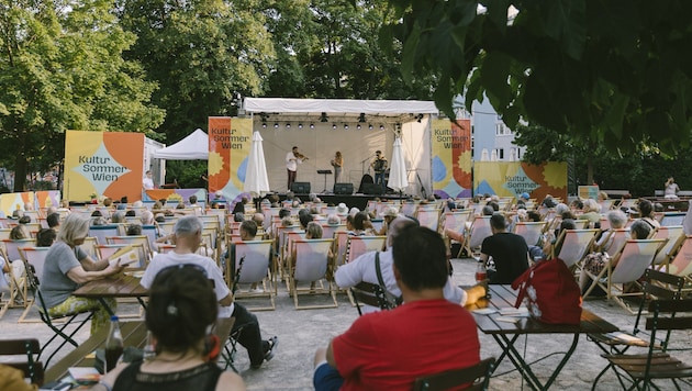 Bis zum 11. August gibt es Kutur auf Augenhöhe auf Pop-Up-Bühnen in den Außenbezirken und an anderen Spielstätten. (Bild: Kultursommer Wien / Niko Havranek)