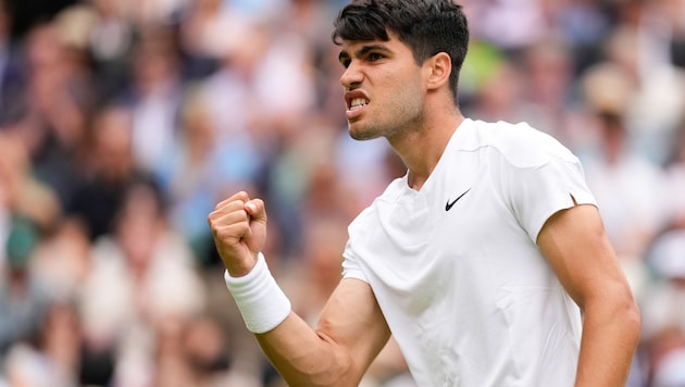 Titelverteidiger Carlos Alcaraz startete in Wimbledon erfolgreich. (Bild: AP/Alberto Pezzali)