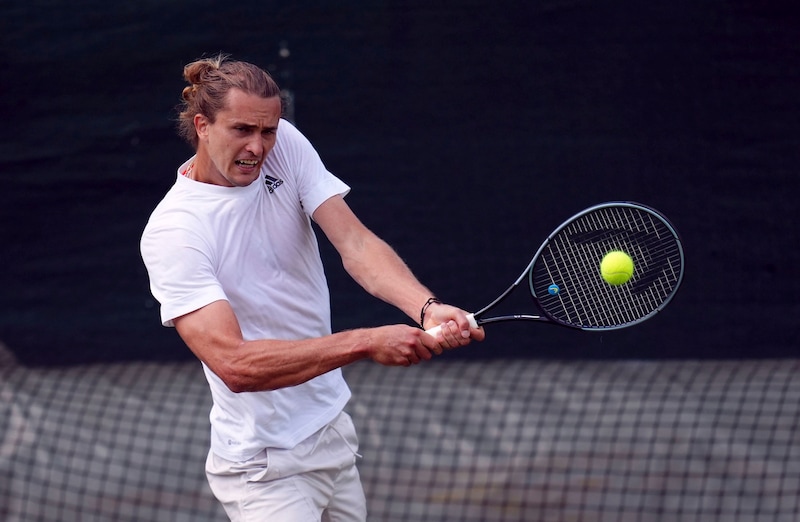 Zverev believes in his chances of winning the title at Wimbledon. (Bild: AP/John Walton)