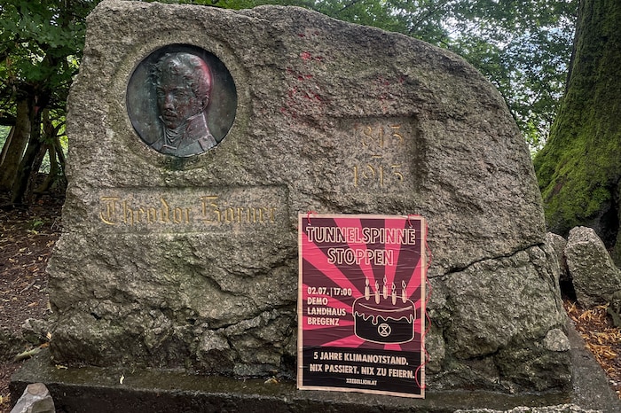 Protest against the tunnel spider.