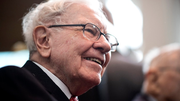Warren Buffett gilt als „größter Philanthrop aller Zeiten“. (Bild: APA/AFP/Johannes EISELE)