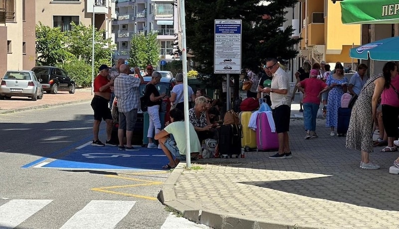 A long wait was on the agenda for stranded tourists from Austria and Germany in Bulgaria at the weekend. (Bild: zVg)