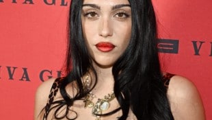 Lourdes Leon sorgt mit den Kampagnen-Bildern zur Resort-Kollektion von David Koma für Aufsehen. (Bild: APA/Getty Images via AFP/GETTY IMAGES/Steven Ferdman)