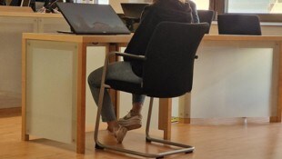 Die Angeklagte vor dem Landesgericht Innsbruck.