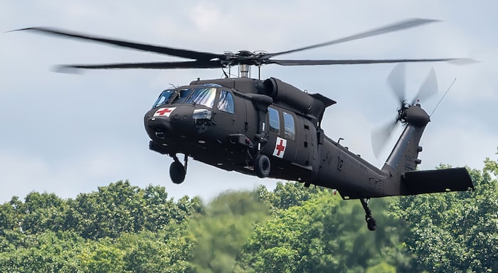 Ein UH-60M in der Medevac-Version bei Testflügen in den USA. 