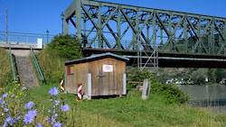 Die Bauhütte wurde errichtet, die Sanierung der Brücke kam seither aber ins Stocken. (Bild: Molnar Attila)