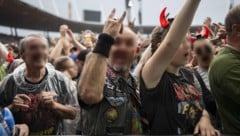 Wegen eines Internet-Betrügers hat ein Tiroler das AC/DC-Konzert in Wien versäumt. (Bild: ENNIO LEANZA, Krone KREATIV)