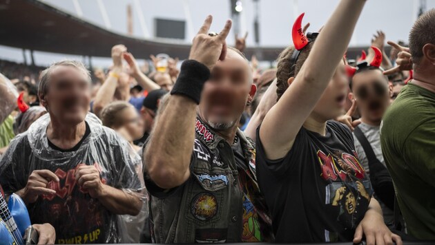 A Tyrolean missed the AC/DC concert in Vienna because of an internet fraudster. (Bild: ENNIO LEANZA, Krone KREATIV)