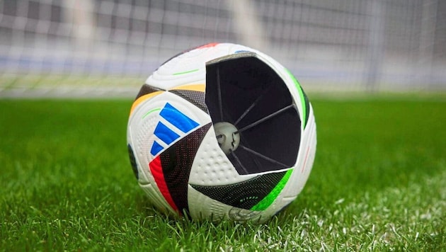 Inside the European Championship ball is a 14 gram sensor. (Bild: adidas)