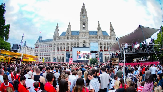 Die Fan-Zone am Wiener Rathausplatz (Bild: APA/EVA MANHART)