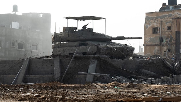 Ein Panzer der israelischen Armee in Rafah.  (Bild: AFP)