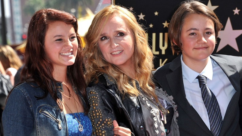 Melissa Etheridge in 2011 with her children Bailey Cypheridge and Beckett Cypher, who died of a drug overdose in 2020 at the age of just 21. (Bild: APA/AFP/Chris DELMAS)
