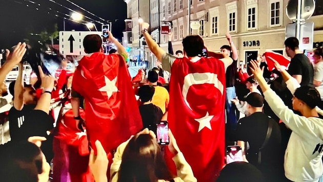 Die türkischen Fans hatten in Salzburg ihren Spaß. (Bild: Markus Tschepp)