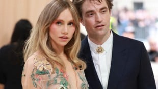 Suki Waterhouse und Robert Pattinson wurden Anfang April Eltern. Jetzt präsentierte das Model stolz  (Bild: APA/Getty Images via AFP/GETTY IMAGES/Theo Wargo)