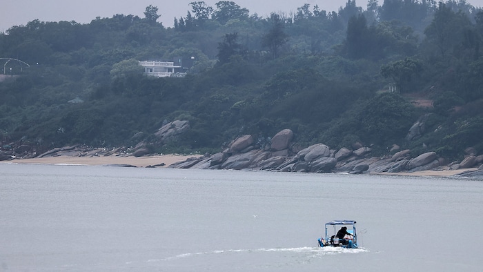 Ein Fischerboot vor den Kinmen-Inseln
