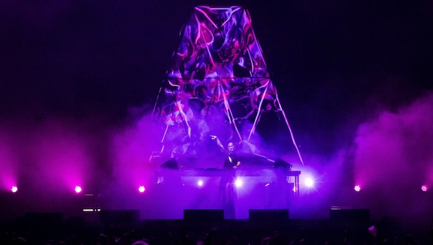 Star-DJ Armin van Buuren live am Frequency 2023. Heuer wird er die pompöse Bühne des Electric Love Festivals in Schutt und Asche legen. (Bild: Andreas Graf)