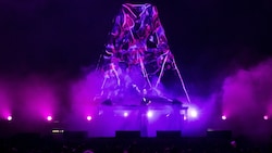 Star-DJ Armin van Buuren live am Frequency 2023. Heuer wird er die pompöse Bühne des Electric Love Festivals in Schutt und Asche legen. (Bild: Andreas Graf)
