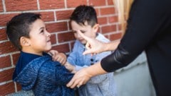 Mehrmals pro Woche gibt es Prügeleien an der Schule, Grund sind oft kulturelle Konflikte. (Bild: stock.adobe.com/Louis-Photo - stock.adobe.com)