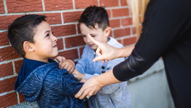 Okulda haftada birkaç kez, genellikle kültürel çatışmalardan kaynaklanan kavgalar yaşanmaktadır. (Bild: stock.adobe.com/Louis-Photo - stock.adobe.com)