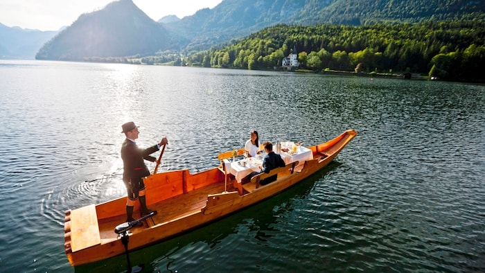 Das Ausseerland, hier der pittoreske Grundlsee, hinterlässt wohl bei jedem Besucher einen ...