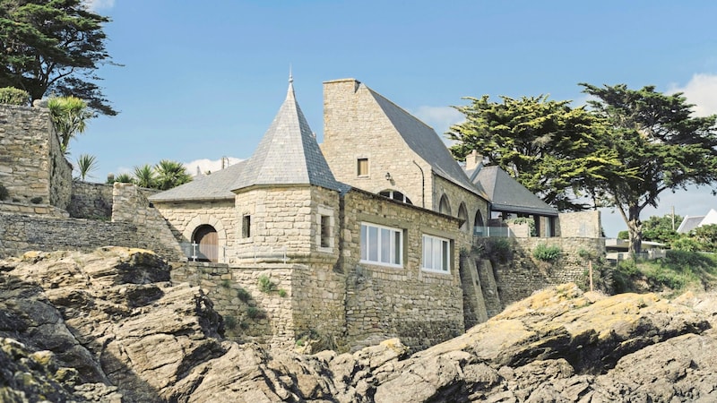 The Domaine de Rochevilaine in Billiers near Vannes is located directly on the coast, offers a beautiful spa and the restaurant is the best place to enjoy Breton lobster. (Bild: Marc.Broussard)