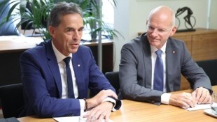 Tirols Landesdirektor Walter Peer (links) mit Generaldirektor Ralph Müller. Die Wiener ...