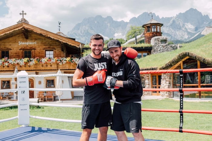 Kevin Stöger hatte mit Personal Coach und Freund Björn Schulz viel Spaß.