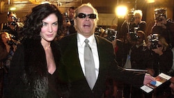 Die Liebe zwischen Lara Flynn Boyle und Jack Nicholson sorgte in den 90er-Jahren für zahlreiche Schlagzeilen.  (Bild: AFP/LUCY NICHOLSON)