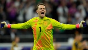 Manuel Neuer zeigt sich bei der EM bisher souverän.  (Bild: AP ( via APA) Austria Presse Agentur/ASSOCIATED PRESS)