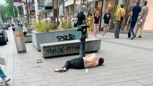 Auf der Mariahilferstraße halten sich momentan besonders viele obdachlose Menschen auf. (Bild: Krone KREATIV/zVg)