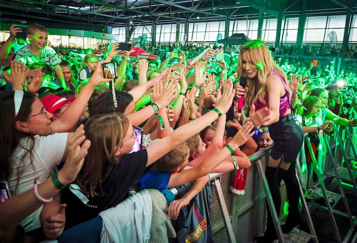 Naschenweng beim Bad in der Menge.