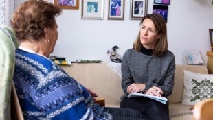 Community Nurses treten als „Pflegelotsen“ auf.