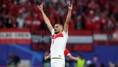 Für diesen Jubel im Spiel gegen Österreich wird Merih Demiral von der UEFA gesperrt. (Bild: AFP)