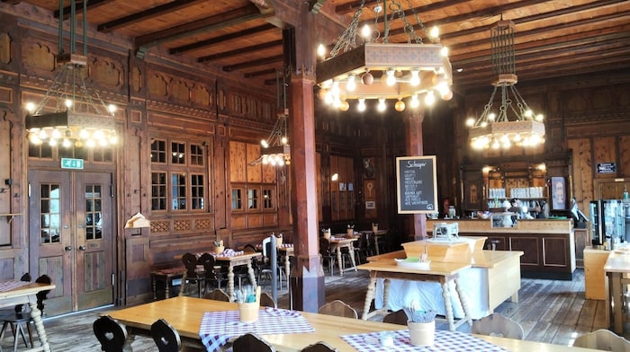 Das mondäne Schutzhaus – hier der Speisesaal mit den Lustern – steht unter Denkmalschutz.
