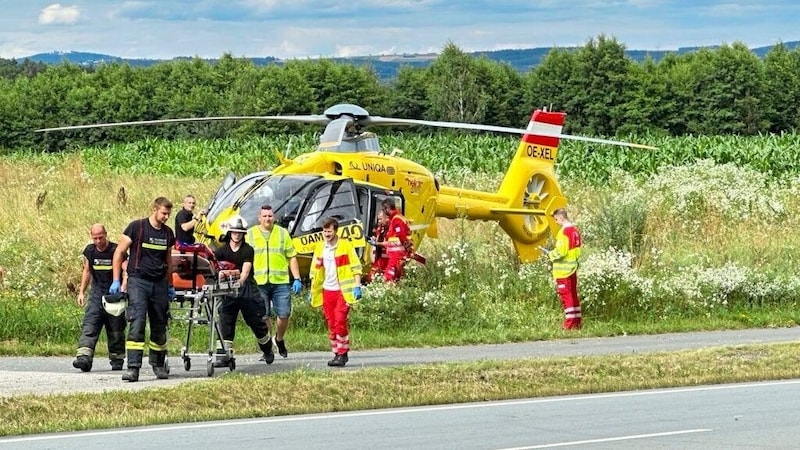 Zwei Schwerverletzte mussten per Notarzthelikopter ins Spital geflogen werden. (Bild: Christian Schulter)