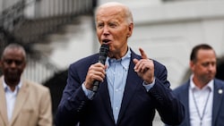 US-Präsident Biden während des Grillfests für aktive Militärangehörige im Garten des Weißen Hauses (Bild: APA/Getty Images via AFP/GETTY IMAGES/Samuel Corum)