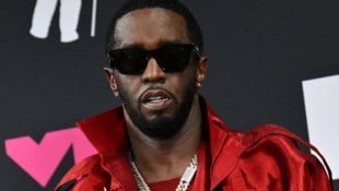 Gleich mehrere neue Klagen wurden gegen Sean Combs eingereicht. Unter anderem soll der Rapper einst einen 16-Jährigen missbraucht haben. (Bild: APA/AFP/ANGELA WEISS)