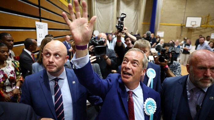 Nigel Farage feierte seinen Einzug ins Parlament mit einer Kampfansage.