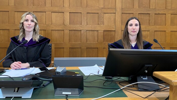 The presiding judge Verena Wackerle (right) and assessor Silke Sandholzer.