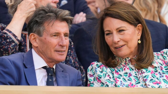 A Royal Boxban Kate anyukája ültőtársával, Sebastian Coe-val is remekül elbeszélgetett.
