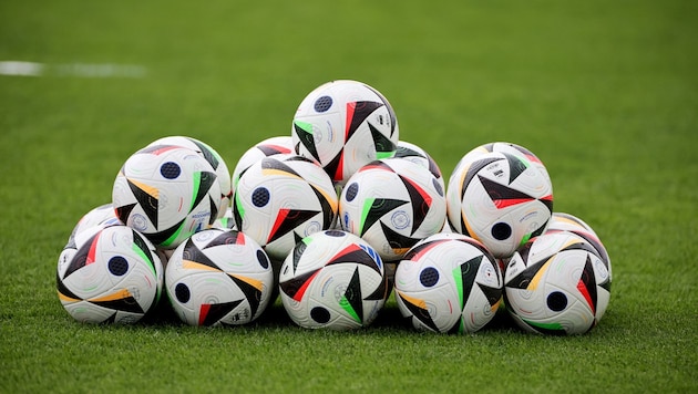 Die Fußball-EM zieht auch haufenweise unerfreulicher Themen nach sich. (Bild: AP/APA/dpa/Christian Charisius)