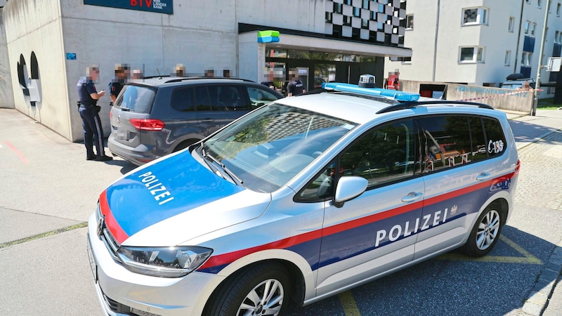 Die Polizei damals am Tatort. (Bild: Birbaumer Christof)