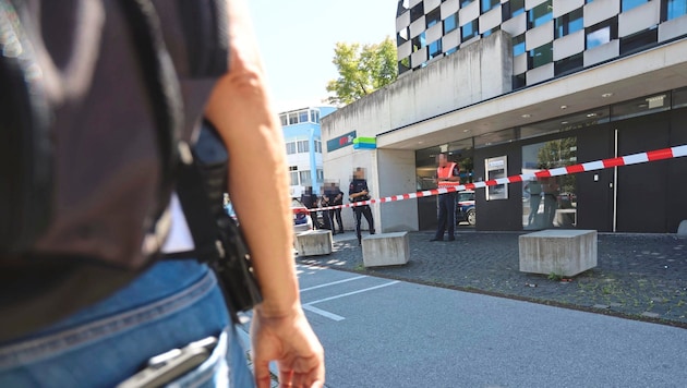 Innsbruck'taki Mitterweg üzerinde bulunan bu banka Cuma sabahı soyulmuştu. (Bild: Birbaumer Christof/Krone KREATIV)