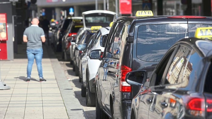 Konzessionierte Wiener Taxis erkennt man an der Kennzeichenendung TX, ATX, BTX oder CTX.