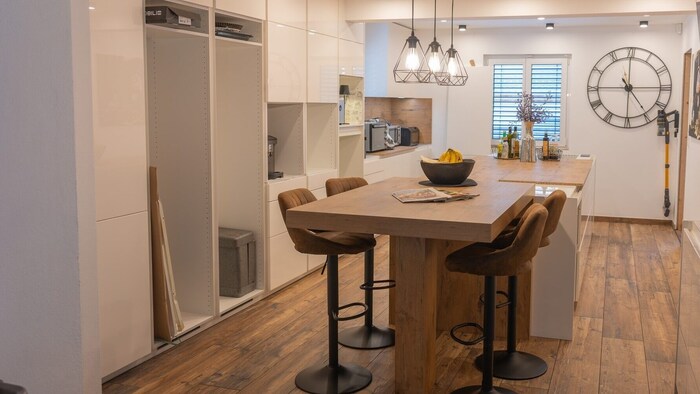 This view pains the Pettenbach woman: boxes are empty, appliances are missing.