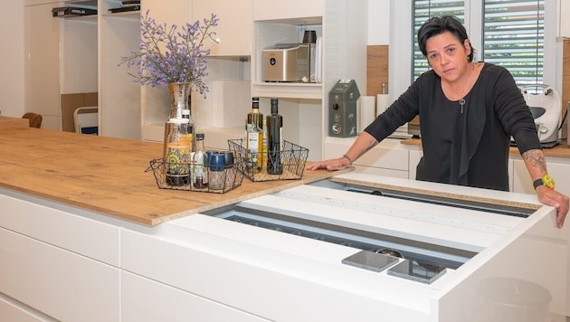 Bettina Kronawetter in her kitchen, which is still not finished. (Bild: Haijes Jack)