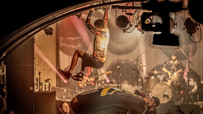 Frontman Remington Leith heizte dem Publikum ein.