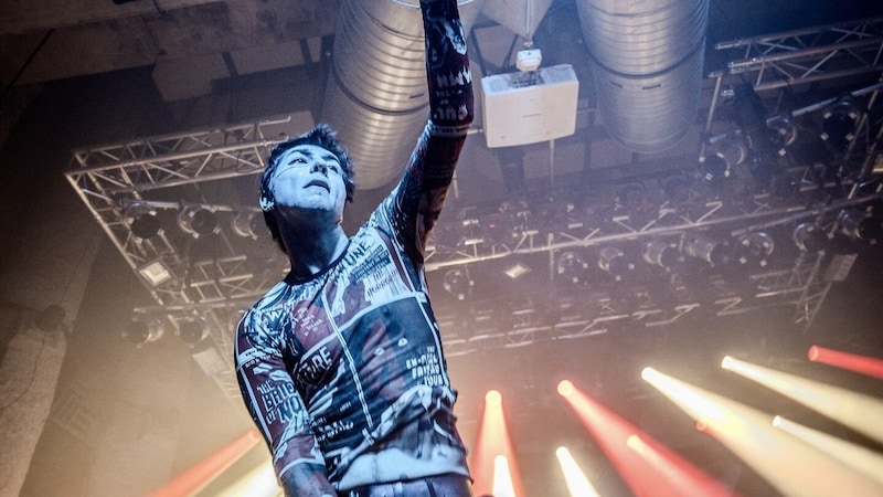 Frontman Remington Leith heizte dem Publikum ein. (Bild: Rockhouse/Wolfgang Kofler)