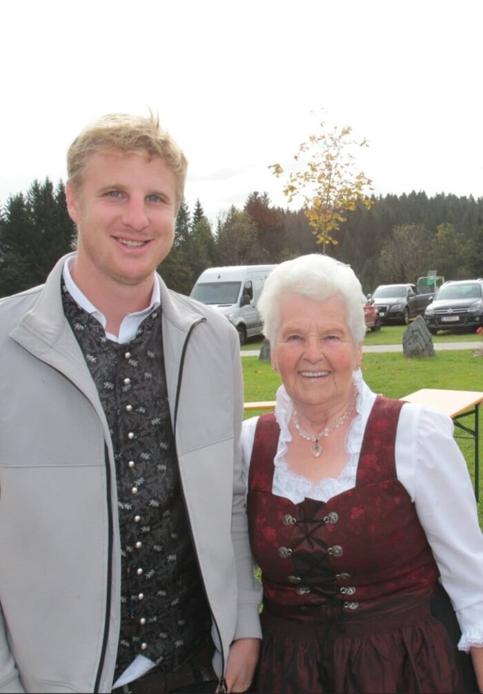 Oma Gusti mit Martin