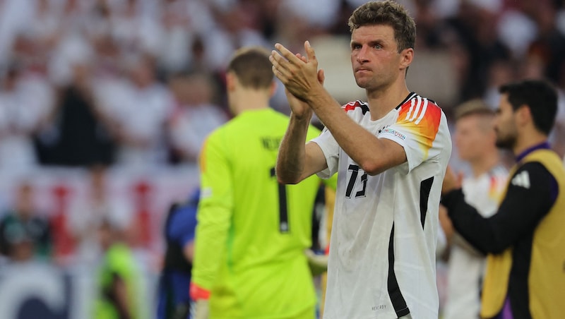 Thomas Müller deutet nach dem Aus seinen DFB-Abschied an. (Bild: AFP or licensors)